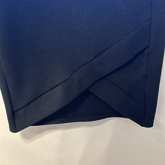 PrettyLittleThing Black Asymmetric Mini Skirt - Picture 2 of 4